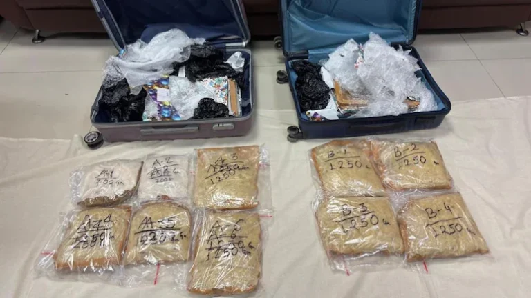 67uqa88g_crystal-meth-seized-in-hyderabad_625x300_29_April_26