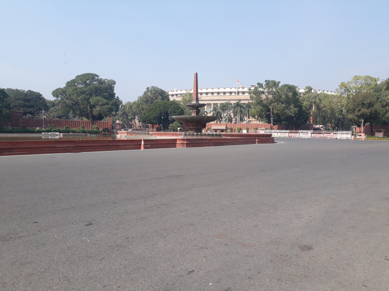 Indian Parliament building in New Delhi, photograph by Pinakpani, CC BY-SA 4.0